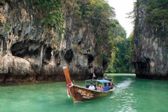 曼谷大皇宫旅游景点介绍？泰国大皇宫半天能逛完吗？